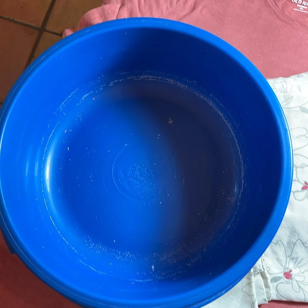 Pet water bowls